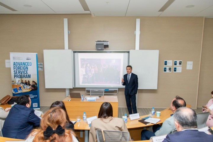 The Advanced Foreign Service Development Program for 20 mid-level diplomats was hosted by the Institute for Development and Diplomacy.