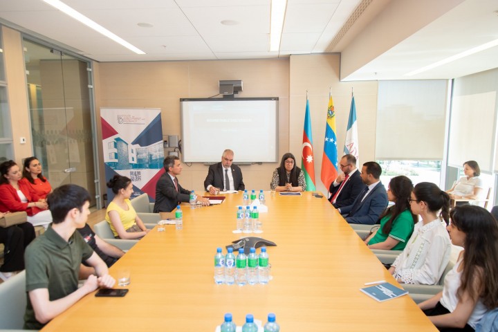Deputy Ministers of Venezuela attended in the Roundtable Discussion